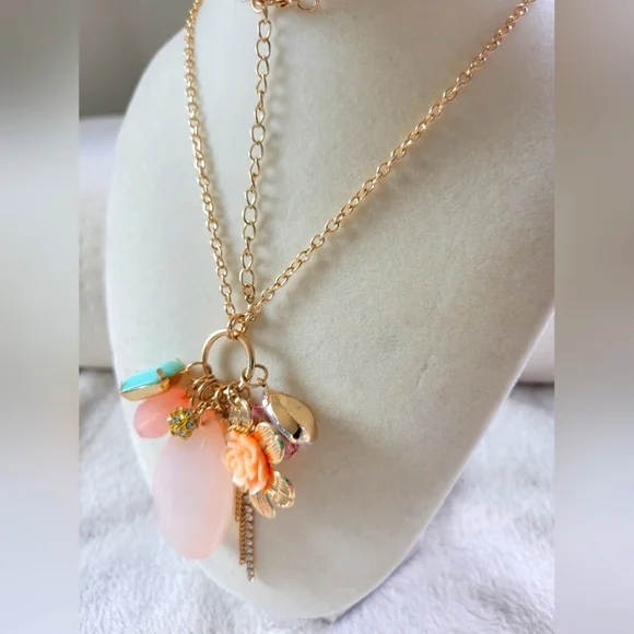 ✨️HP✨️NWT Long Elegant Gold/Pink Floral Crystal Stone Charm Statement Necklace - Picture 11 of 11